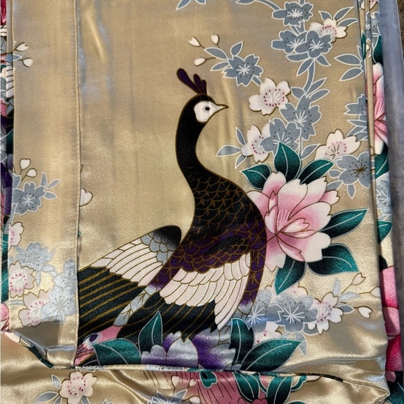 New Elegant Floral Satin Kimono Robe One Size Peacock & Peony Flowers Silky Feel - Picture 4 of 6